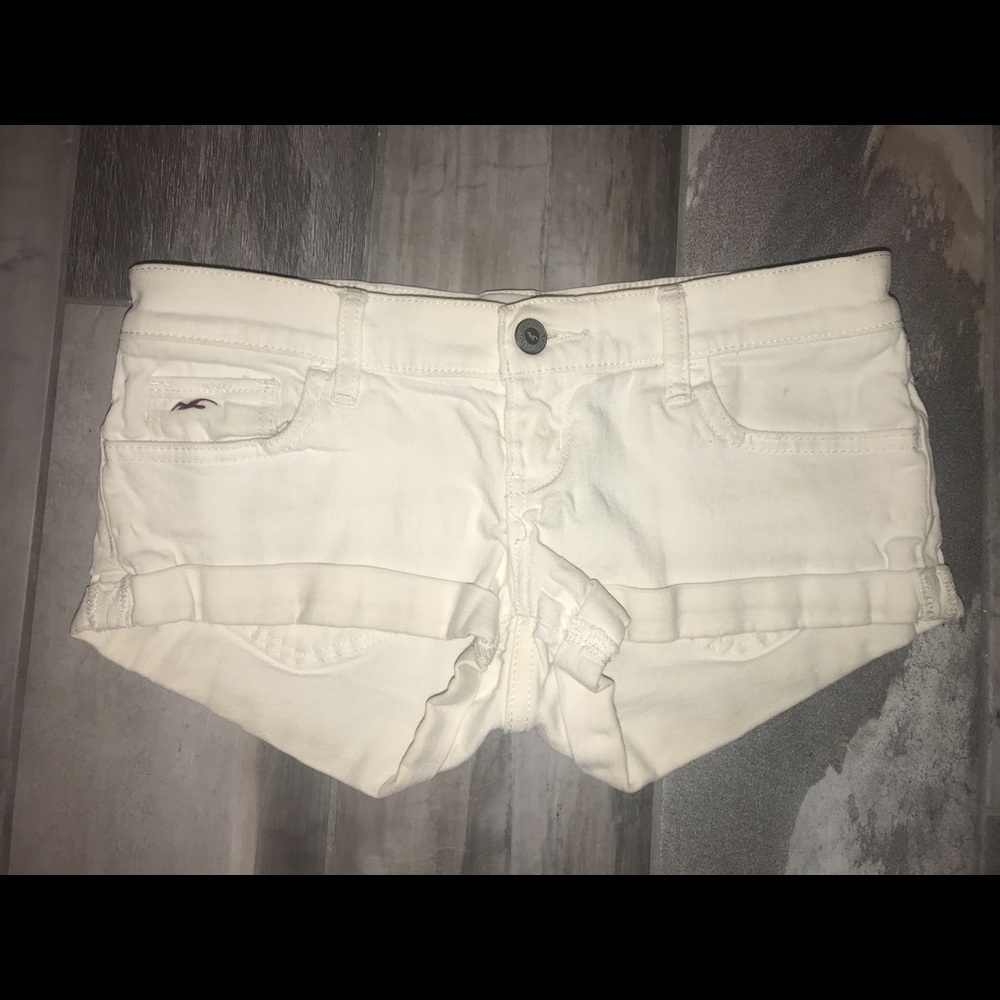 White Hollister shorts